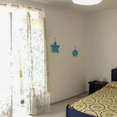 ゲストハウス Petite Etoile SantʼAgata di Militello